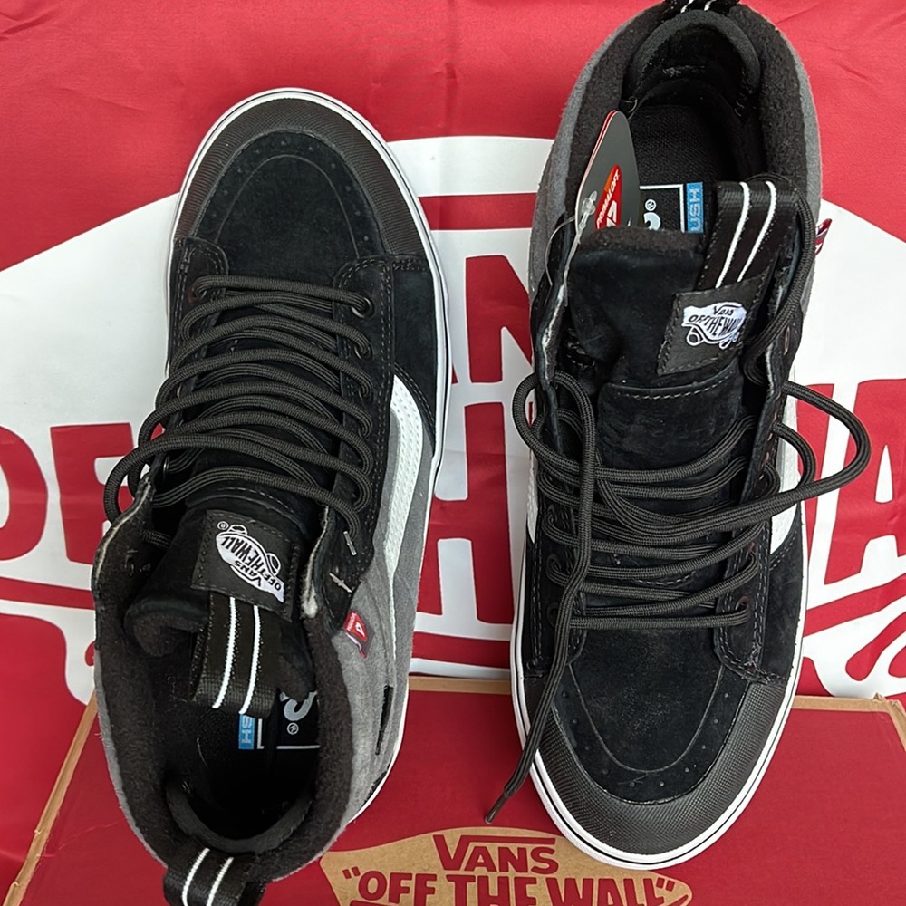 Vans WMNS Sk8-Hi Mte-2
Pewter/Black
VN0A5KYCPBQ
boots - sneakers - Picture 13 of 16